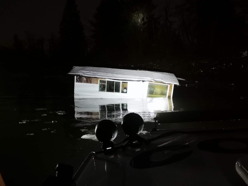 drifting-house-boat