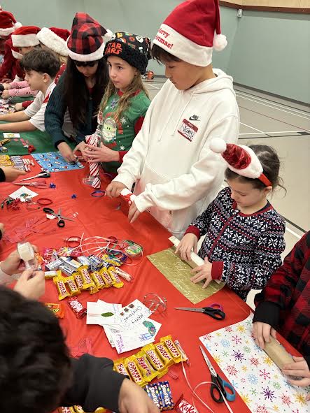 aspendwood-christmas-crackers-crew